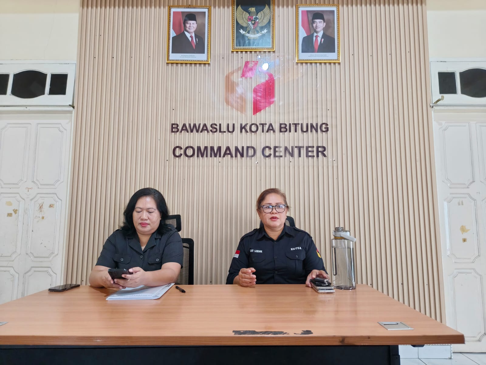 Ketua Bawaslu Kota Bitung dan Kepala Sekretariat