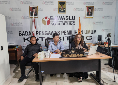 foto ketua dan anggota bawaslu bitung 