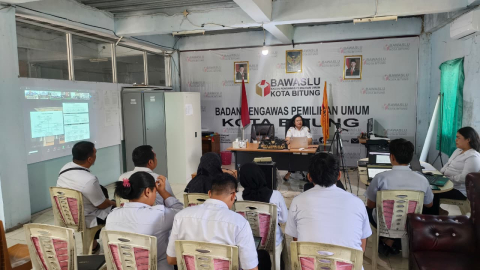 foto dalam mengikuti zoom meeting