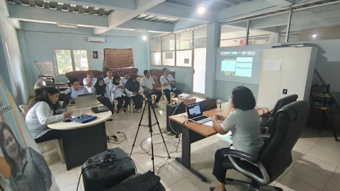 foto dalam mengikuti zoom meeting