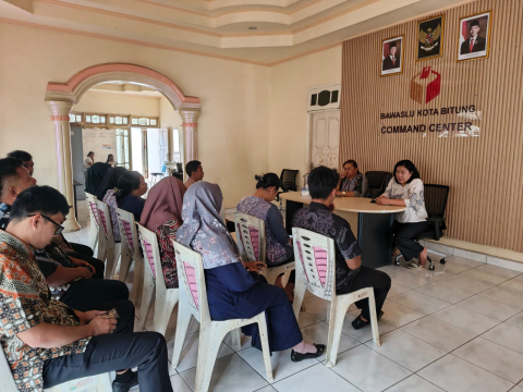 foto rapat kerja