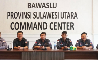 foto ketua dan anggota bawaslu provinsi sulut
