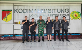 foto bersama Komandan Kodim 1310 Bitung 