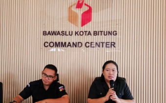 Kepala Sekretariat Bawaslu Kota Bitung dan Kasubag P3SPH
