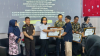 foto penyerahan piagam penghargaan